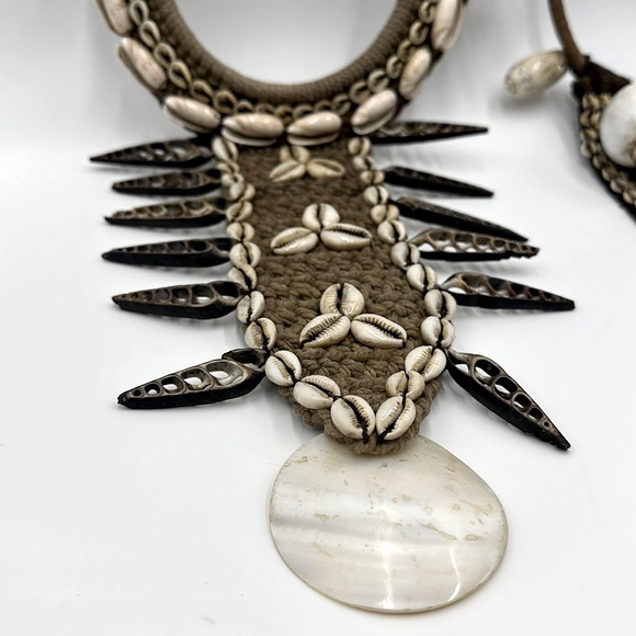 Vintage Papua New Guinea Ceremonial Seashell Collar Necklace Bundle - Picture 4 of 17